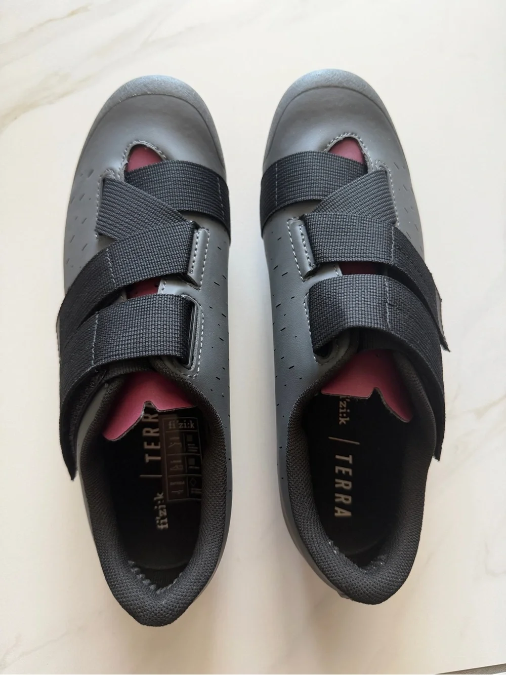 Fizik Men's Black Cycling Shoes with Grape Accents 41.5 EU